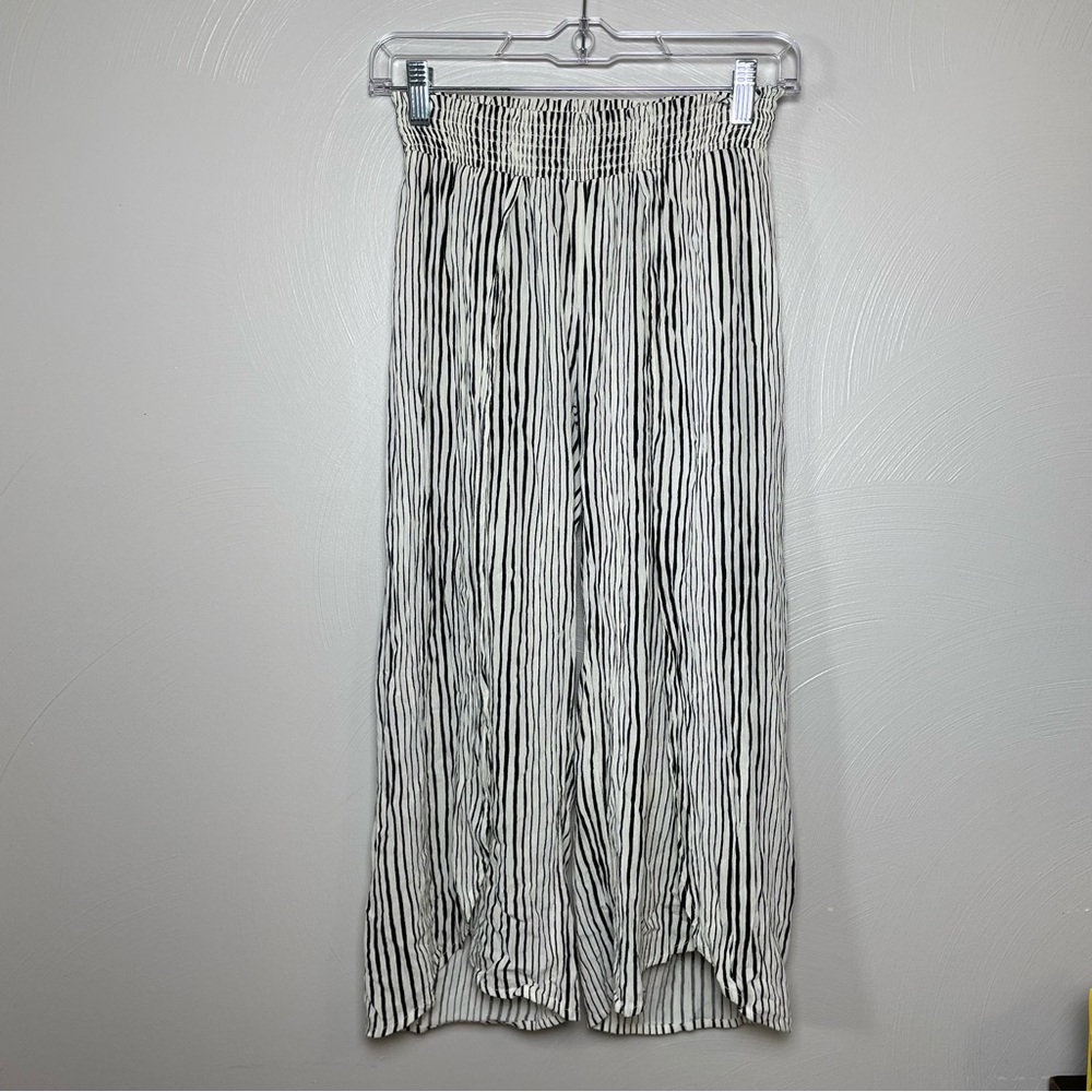 Billabong Black and White Patterned Pants Size Small